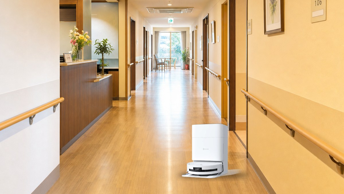 介護施設の廊下を自動清掃する小型清掃ロボットOMNI